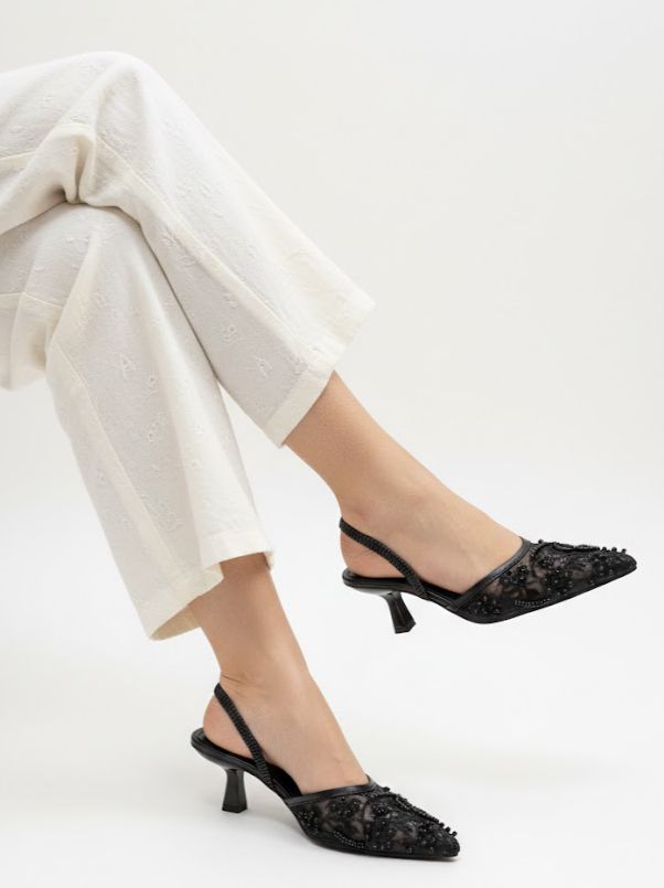 Full Black Trending Heel