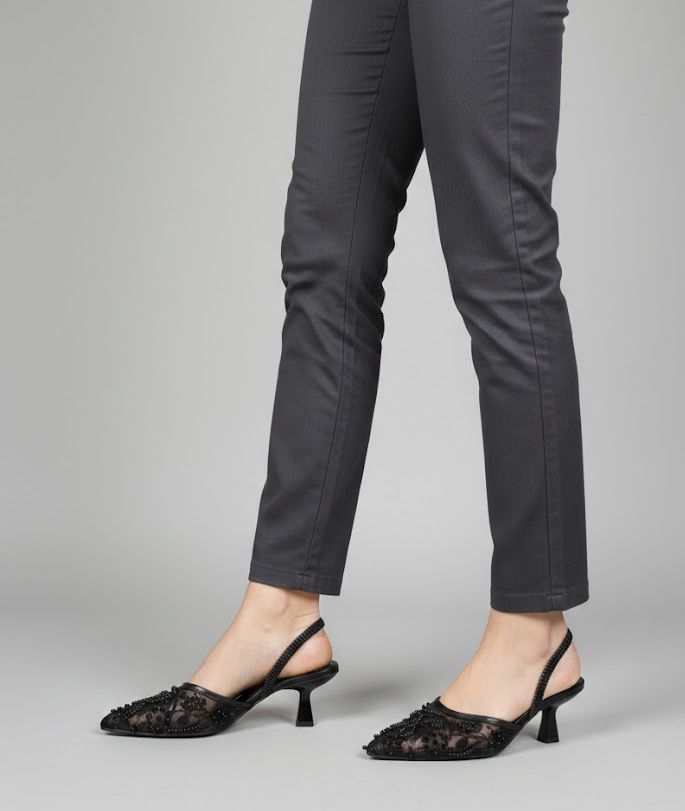 Full Black Trending Heel